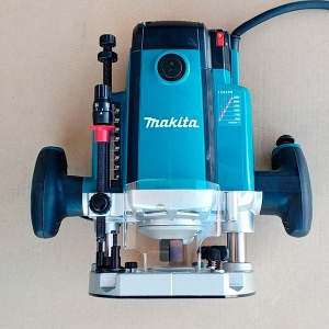 Фрезер Makita RP2302FC02